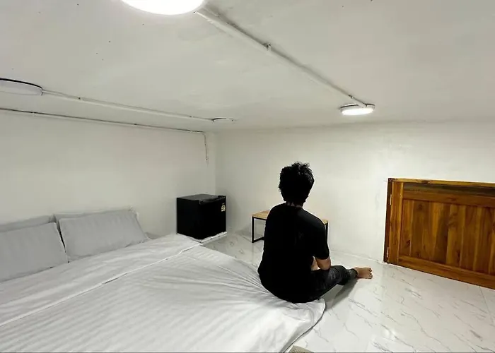Megun Capsule 150 Cm Apartment Bangkok