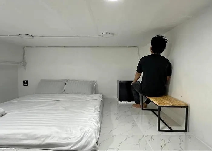 Megun Capsule 150 Cm Apartment Bangkok