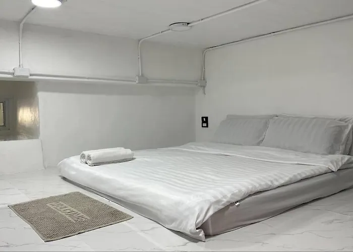 Megun Capsule 150 Cm Apartment Bangkok