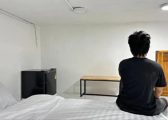 Megun Capsule 150 Cm Apartment Bangkok
