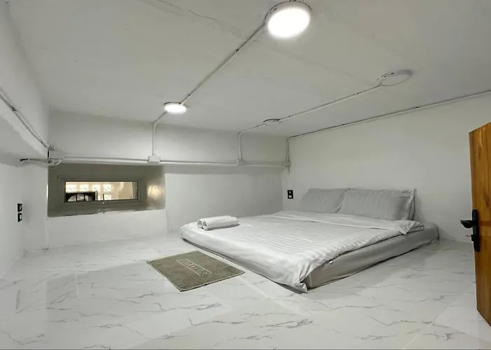 Megun Capsule 150 Cm Apartment Bangkok