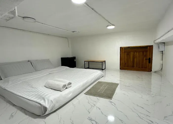 Megun Capsule 150 Cm Apartment Bangkok